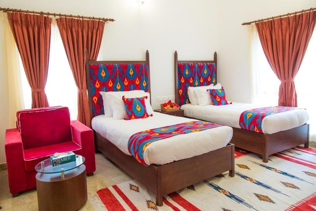 Miraaya Wellness And Golf Resort Chitwan Eksteriør billede