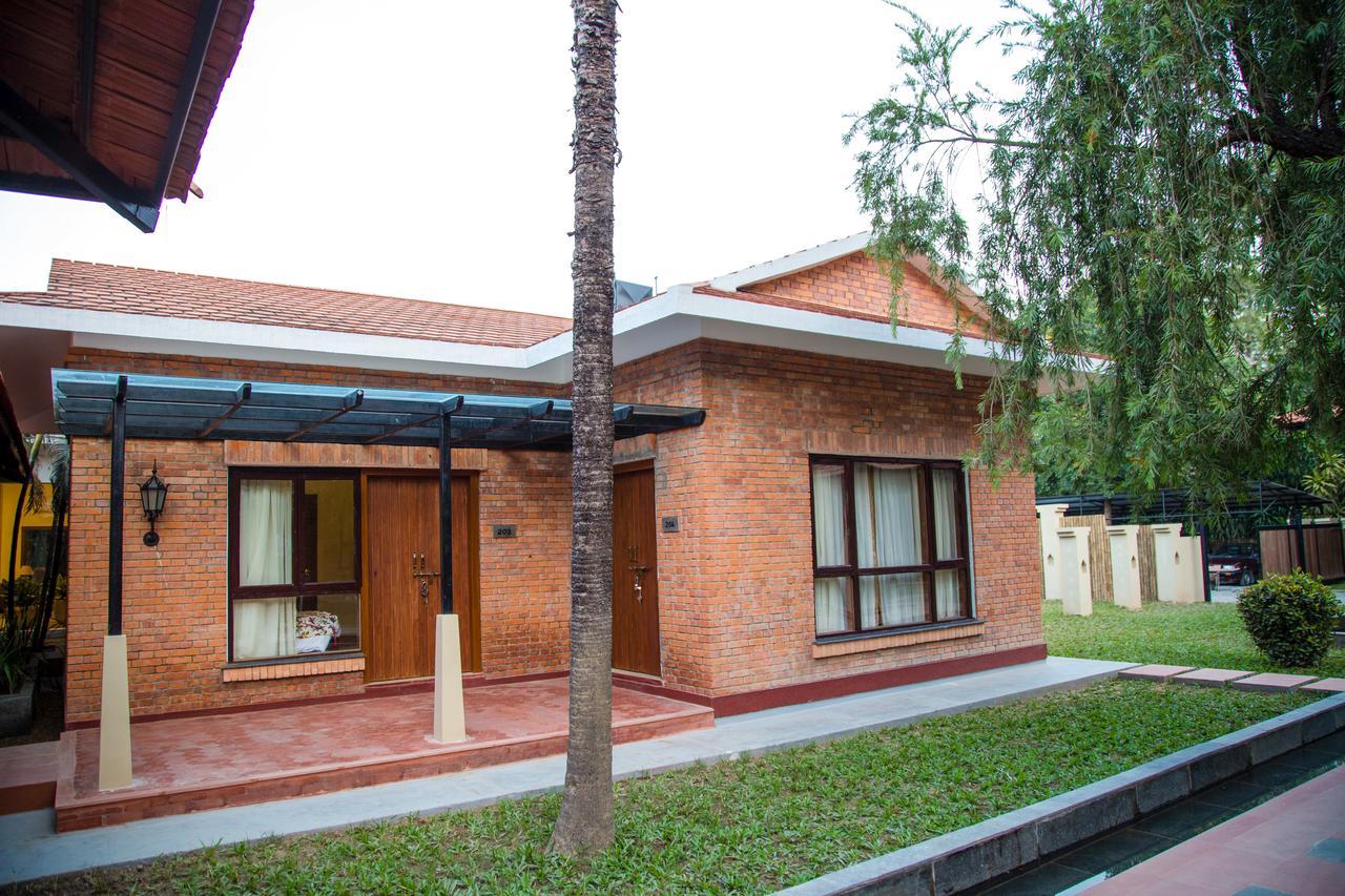 Miraaya Wellness And Golf Resort Chitwan Eksteriør billede