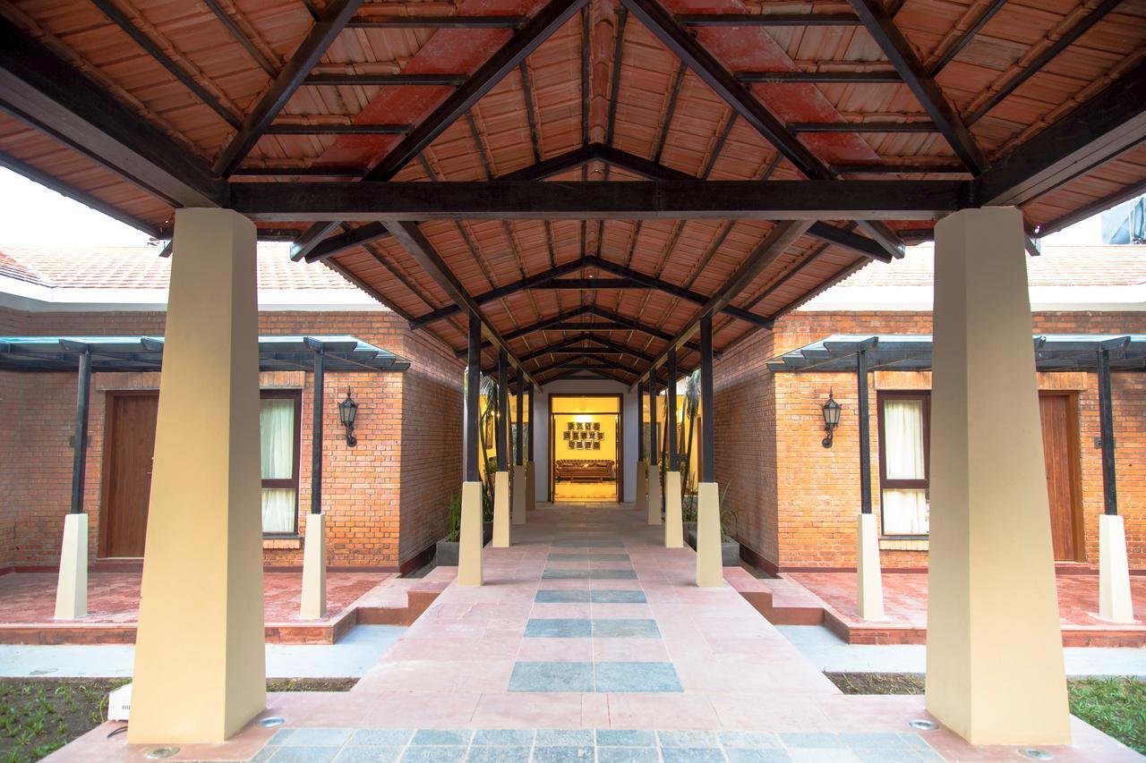 Miraaya Wellness And Golf Resort Chitwan Eksteriør billede