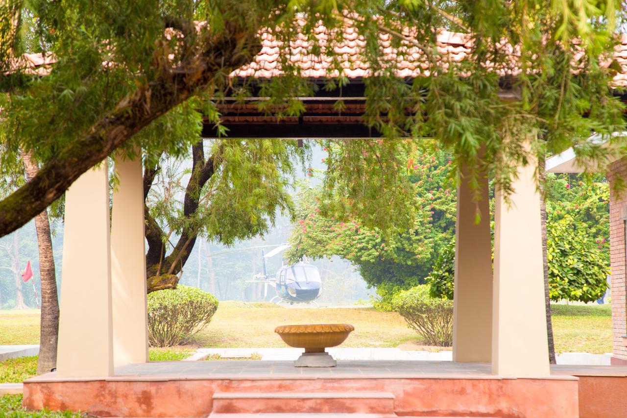 Miraaya Wellness And Golf Resort Chitwan Eksteriør billede