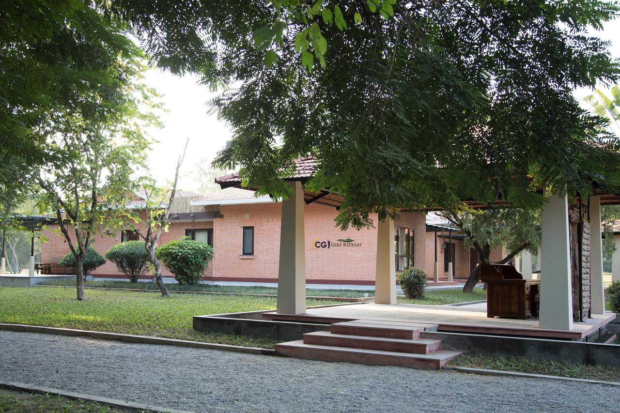 Miraaya Wellness And Golf Resort Chitwan Eksteriør billede