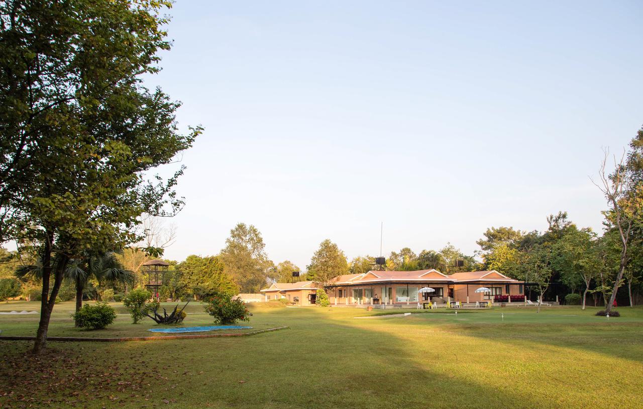 Miraaya Wellness And Golf Resort Chitwan Eksteriør billede