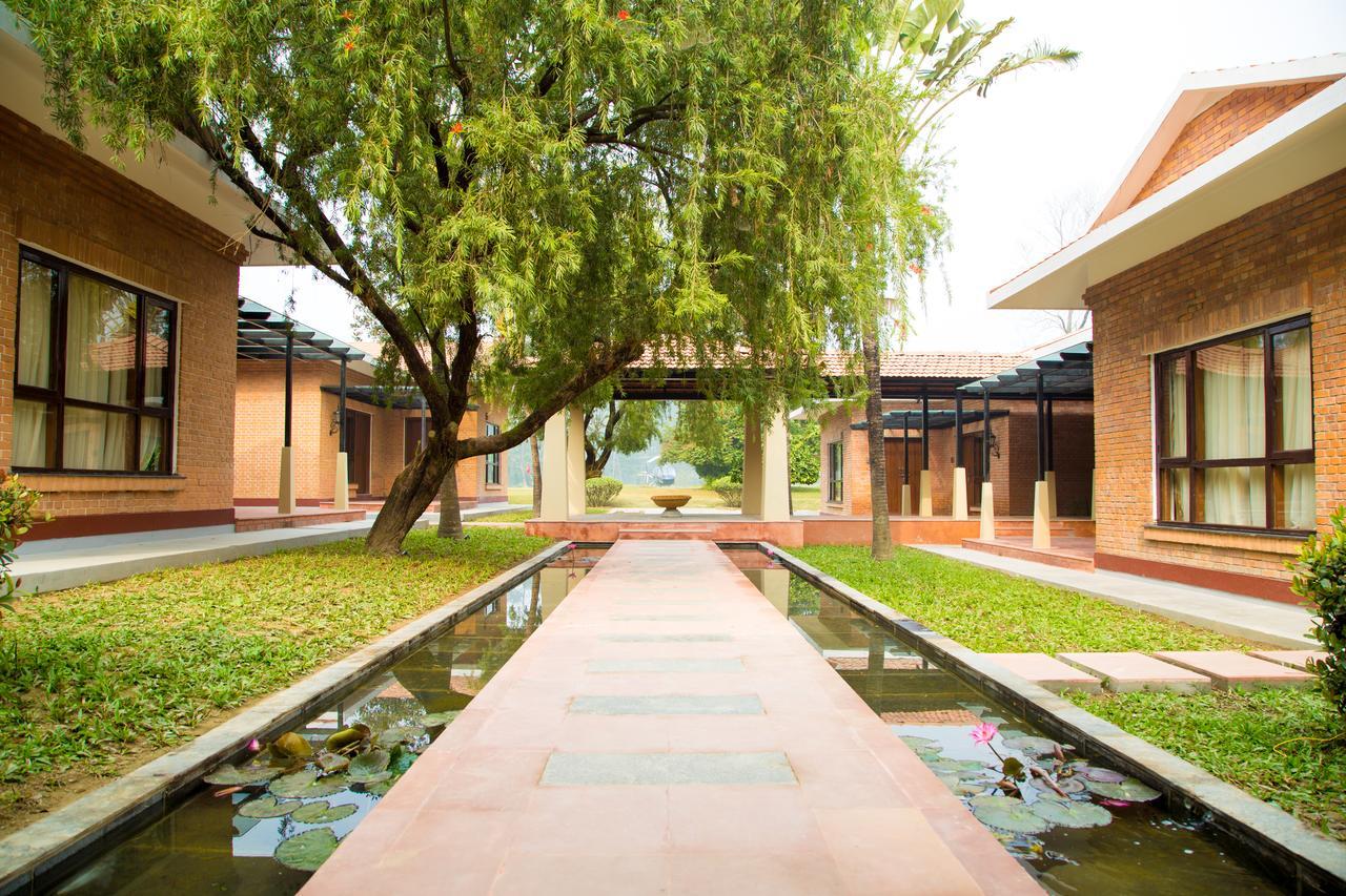 Miraaya Wellness And Golf Resort Chitwan Eksteriør billede