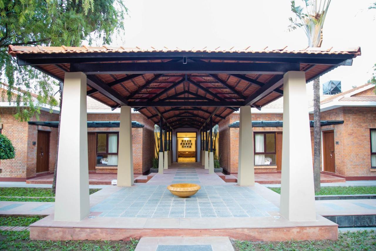 Miraaya Wellness And Golf Resort Chitwan Eksteriør billede