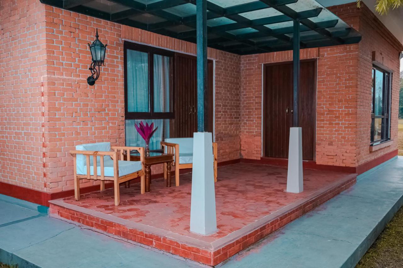 Miraaya Wellness And Golf Resort Chitwan Eksteriør billede