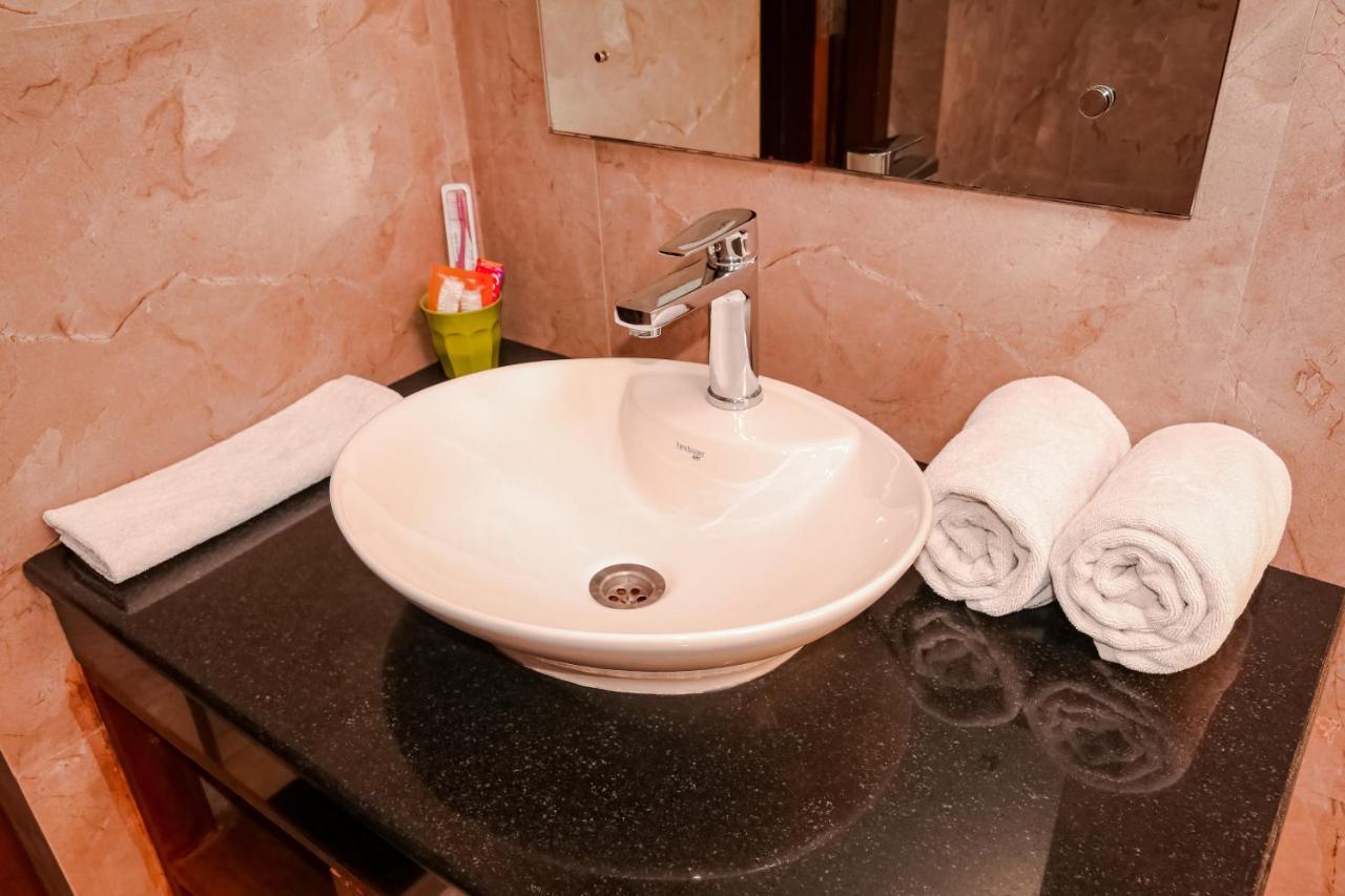 Miraaya Wellness And Golf Resort Chitwan Eksteriør billede